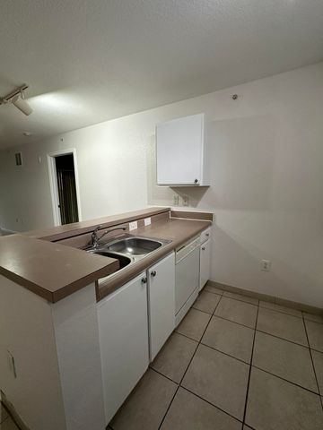 161 SW Palm Dr Apt 107, Port St Lucie, FL 34986