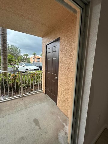 161 SW Palm Dr Apt 107, Port St Lucie, FL 34986
