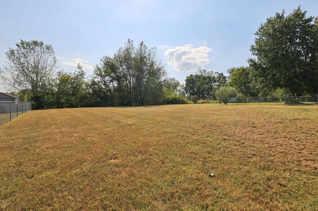 1447 Amy Ave, Clarksville, TN 37042