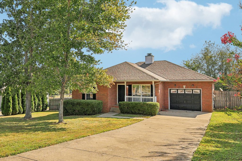 1447 Amy Ave, Clarksville, TN 37042