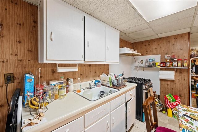716 HEMLOCK Street, New York City, NY 11208