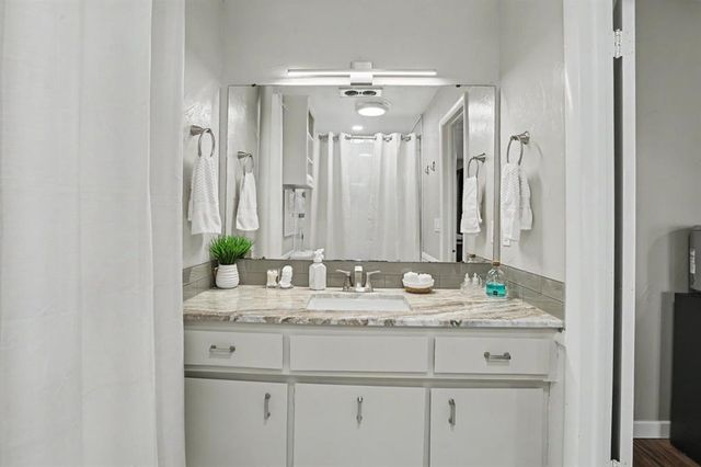 7901 W Lakeshore Drive, Oklahoma City, OK 73132