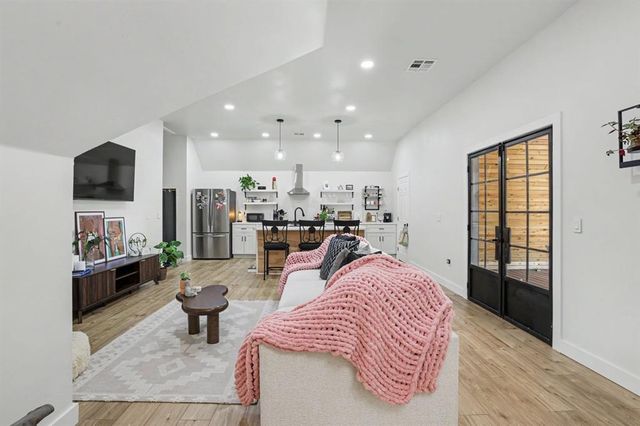 7901 W Lakeshore Drive, Oklahoma City, OK 73132