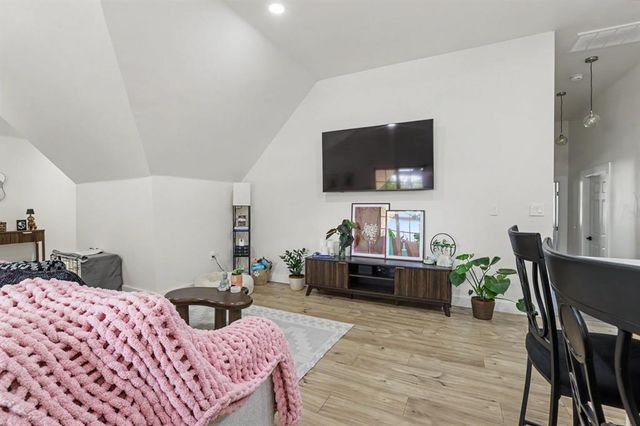 7901 W Lakeshore Drive, Oklahoma City, OK 73132