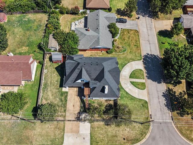 7901 W Lakeshore Drive, Oklahoma City, OK 73132