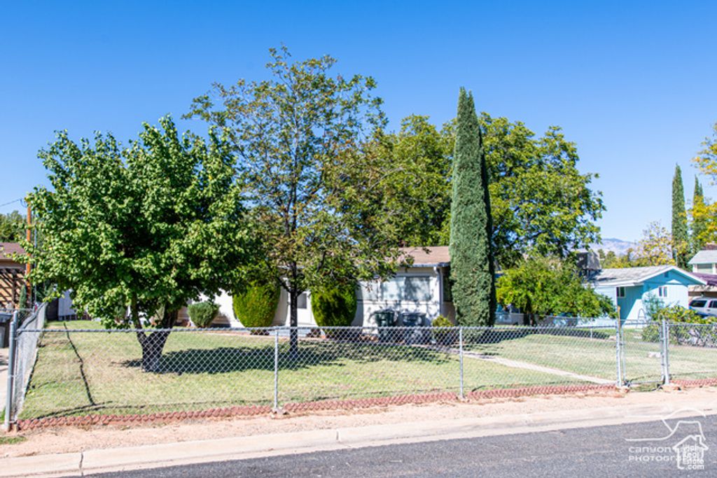 656 N 120 E, Hurricane, UT 84737