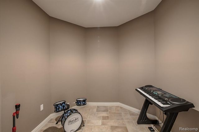 1550 Dakota Court, Oxford, MI 48371