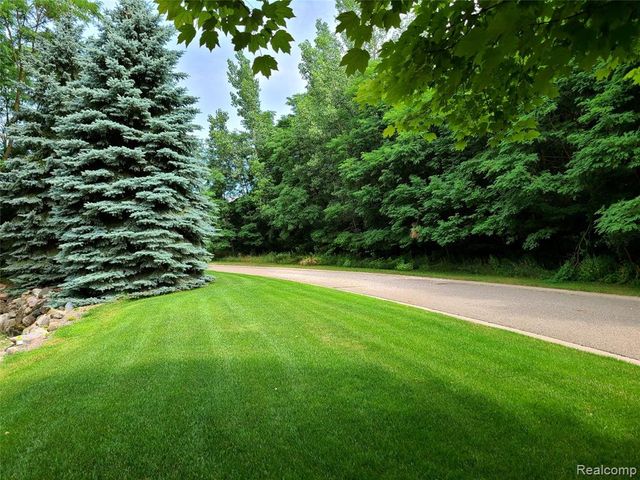 1550 Dakota Court, Oxford, MI 48371