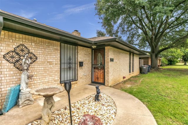 4908 Inverness Avenue, Fort Worth, TX 76132