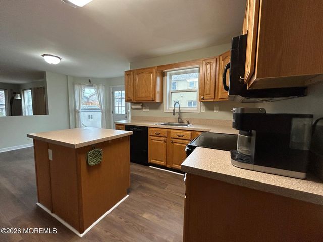 102 Hollyberry Drive, Toms River, NJ 08753