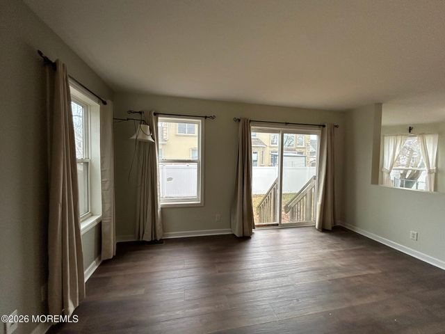 102 Hollyberry Drive, Toms River, NJ 08753