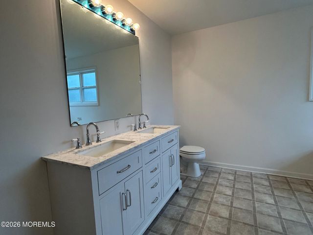 102 Hollyberry Drive, Toms River, NJ 08753