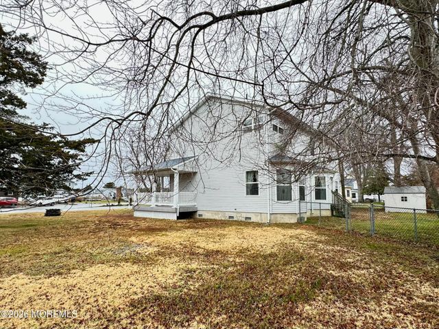 102 Hollyberry Drive, Toms River, NJ 08753