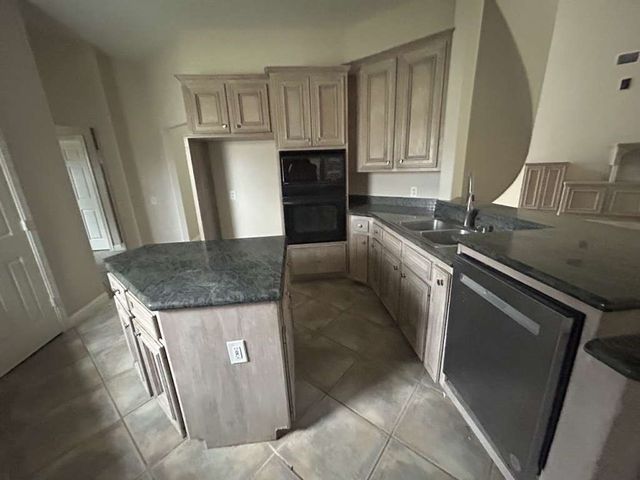 6202 Bourbonais Dr, Corpus Christi, TX 78414