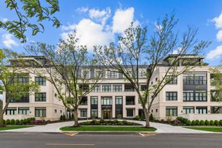 1950 Sheridan Road 105, Highland Park, IL 60035