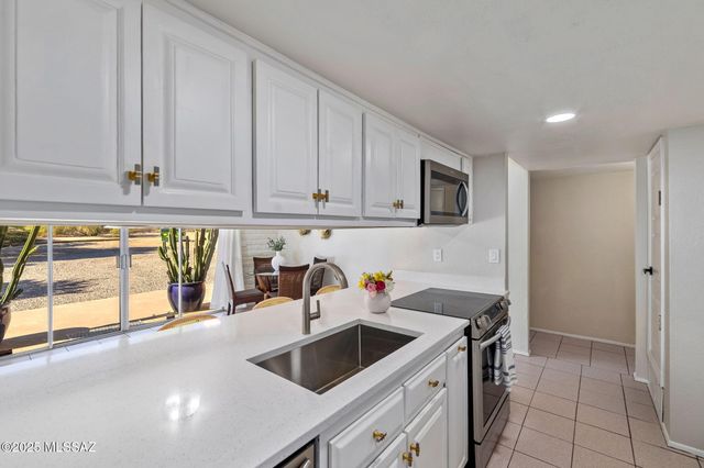 6070 W Desert Marigold Lane, Tucson, AZ 85742