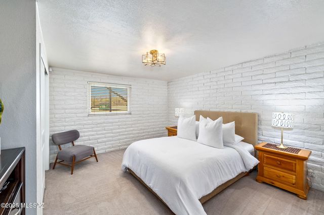 6070 W Desert Marigold Lane, Tucson, AZ 85742