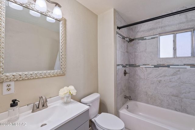 6070 W Desert Marigold Lane, Tucson, AZ 85742