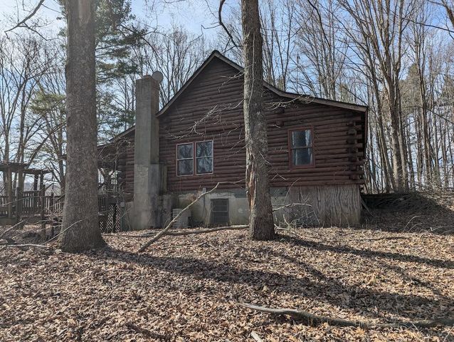 1704 Coles Knob RD, Pilot, VA 24138