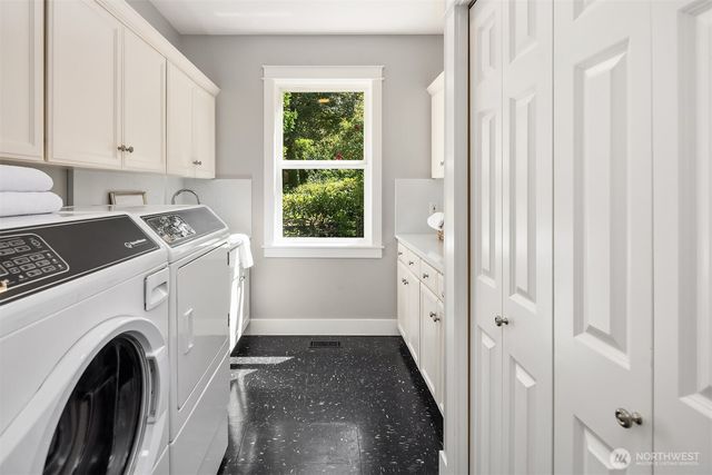842 84th Avenue NE, Medina, WA 98039
