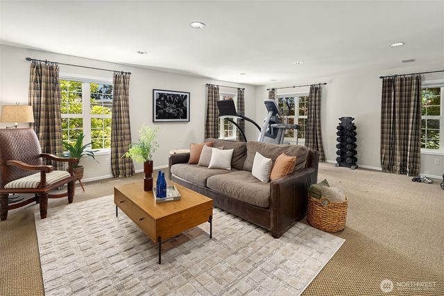 842 84th Avenue NE, Medina, WA 98039
