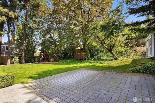 842 84th Avenue NE, Medina, WA 98039