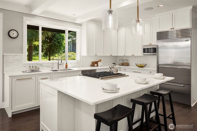 842 84th Avenue NE, Medina, WA 98039