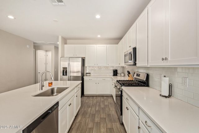 18572 W COTTONTAIL Lane, Wittmann, AZ 85361