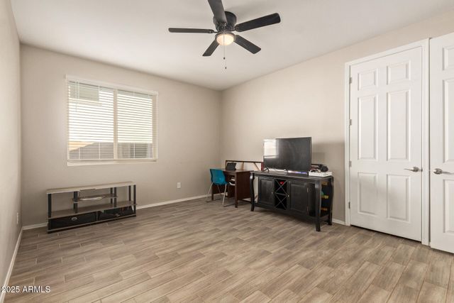 18572 W COTTONTAIL Lane, Wittmann, AZ 85361