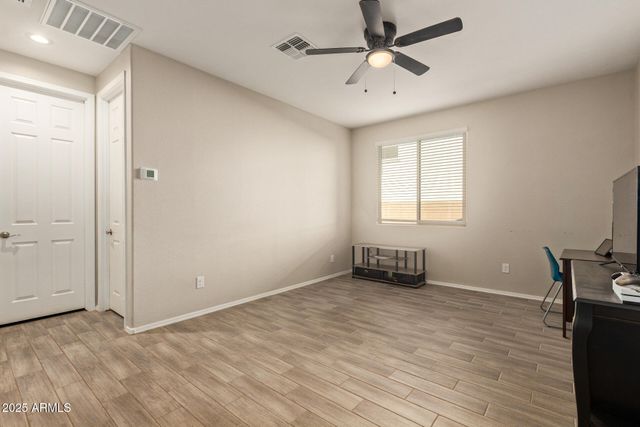 18572 W COTTONTAIL Lane, Wittmann, AZ 85361