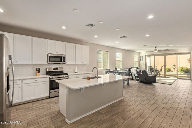 18572 W COTTONTAIL Lane, Wittmann, AZ 85361