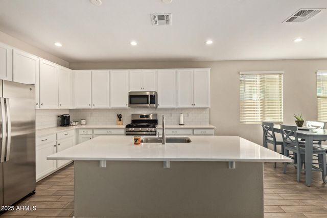 18572 W COTTONTAIL Lane, Wittmann, AZ 85361