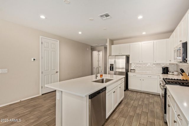 18572 W COTTONTAIL Lane, Wittmann, AZ 85361