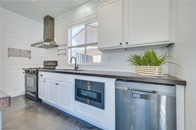 7016 Flowering Willow Street, Las Vegas, NV 89148