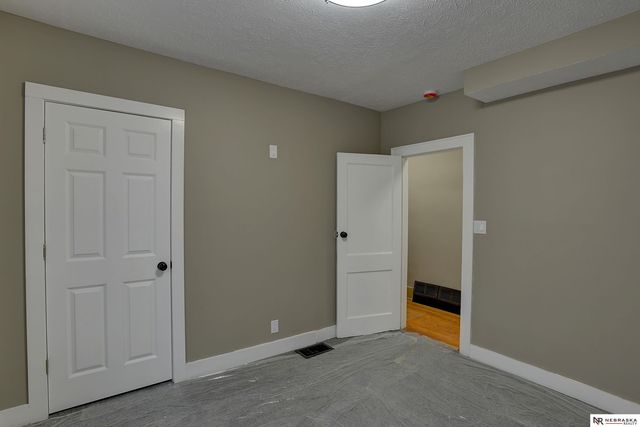 5216 S 38th Street, Omaha, NE 68107