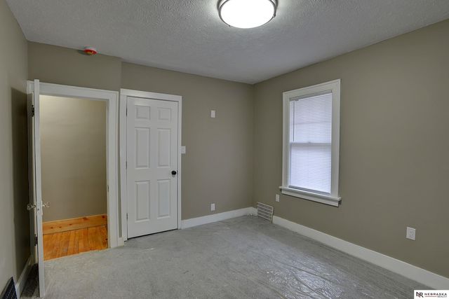 5216 S 38th Street, Omaha, NE 68107