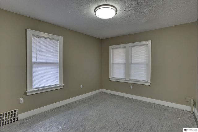 5216 S 38th Street, Omaha, NE 68107