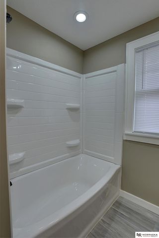 5216 S 38th Street, Omaha, NE 68107