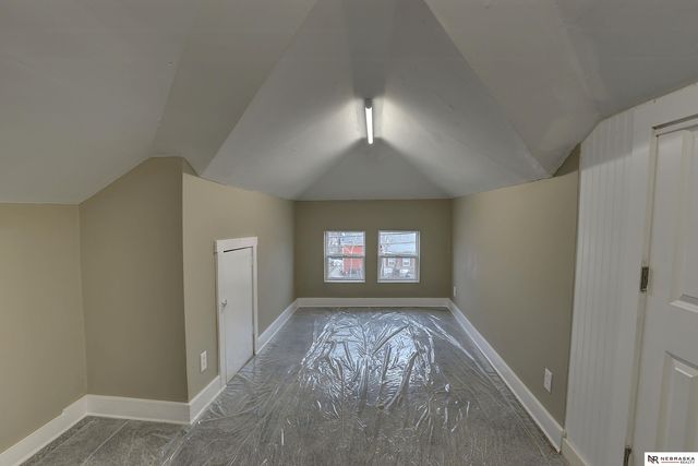 5216 S 38th Street, Omaha, NE 68107