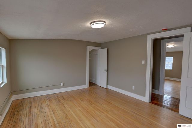 5216 S 38th Street, Omaha, NE 68107