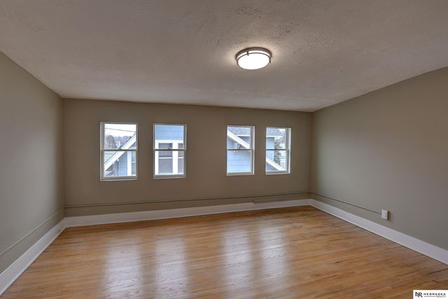 5216 S 38th Street, Omaha, NE 68107