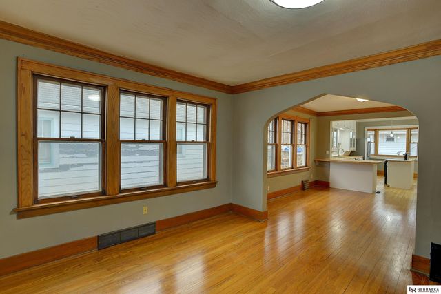 5216 S 38th Street, Omaha, NE 68107