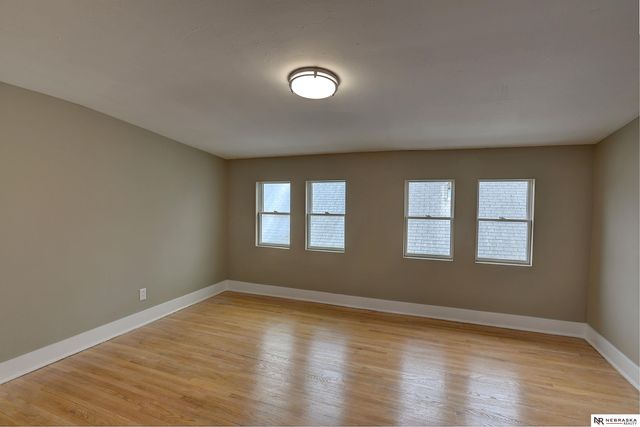 5216 S 38th Street, Omaha, NE 68107