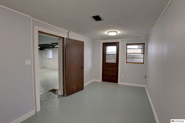 5216 S 38th Street, Omaha, NE 68107