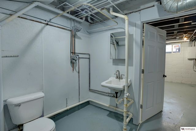 5216 S 38th Street, Omaha, NE 68107