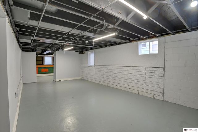 5216 S 38th Street, Omaha, NE 68107