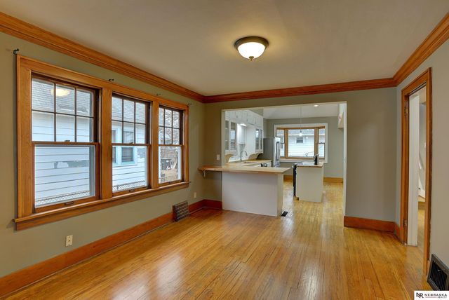 5216 S 38th Street, Omaha, NE 68107