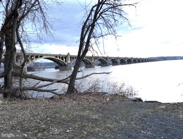 302 S FRONT ST, Wrightsville, PA 17368