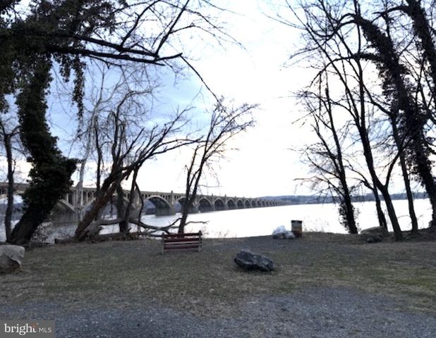 302 S FRONT ST, Wrightsville, PA 17368