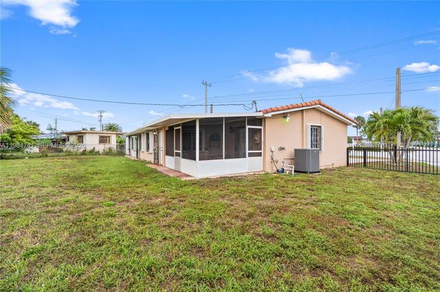 7600 W 12th Ave, Hialeah, FL 33014